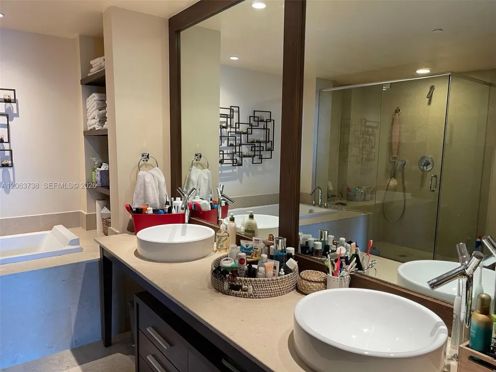 495 Brickell Ave #703 Miami, FL 33131