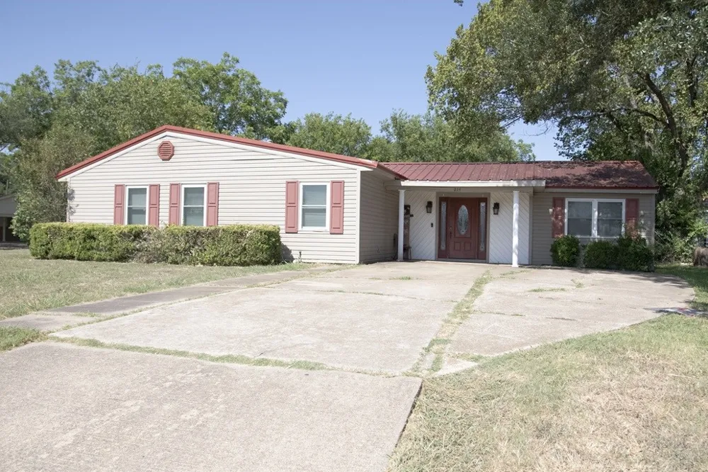 214 Red Bird Lane Mexia, TX 76667
