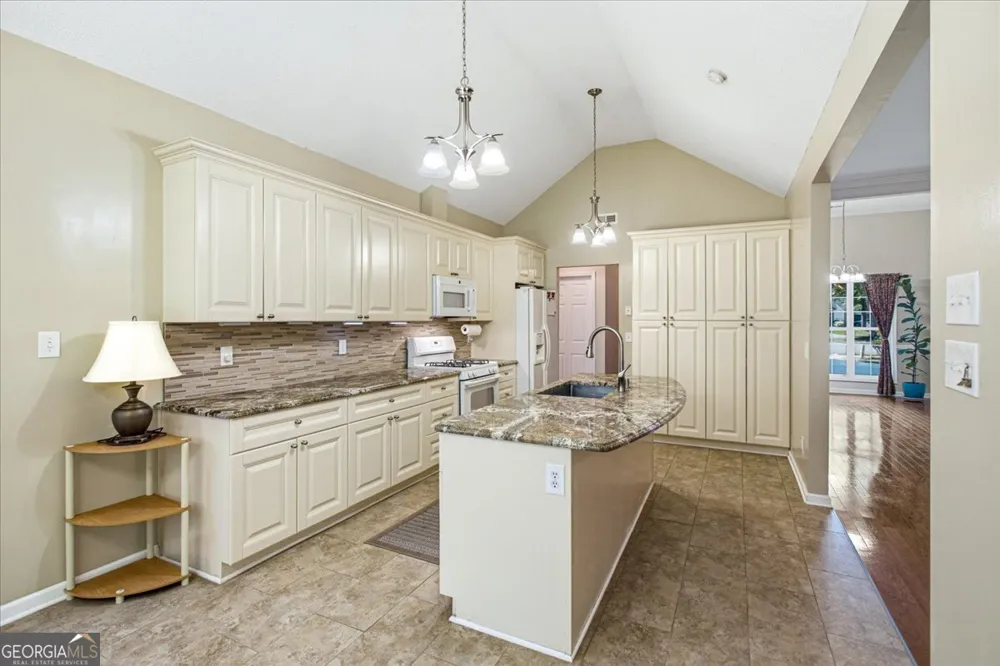 100 Avondale CIR Newnan, GA 30265