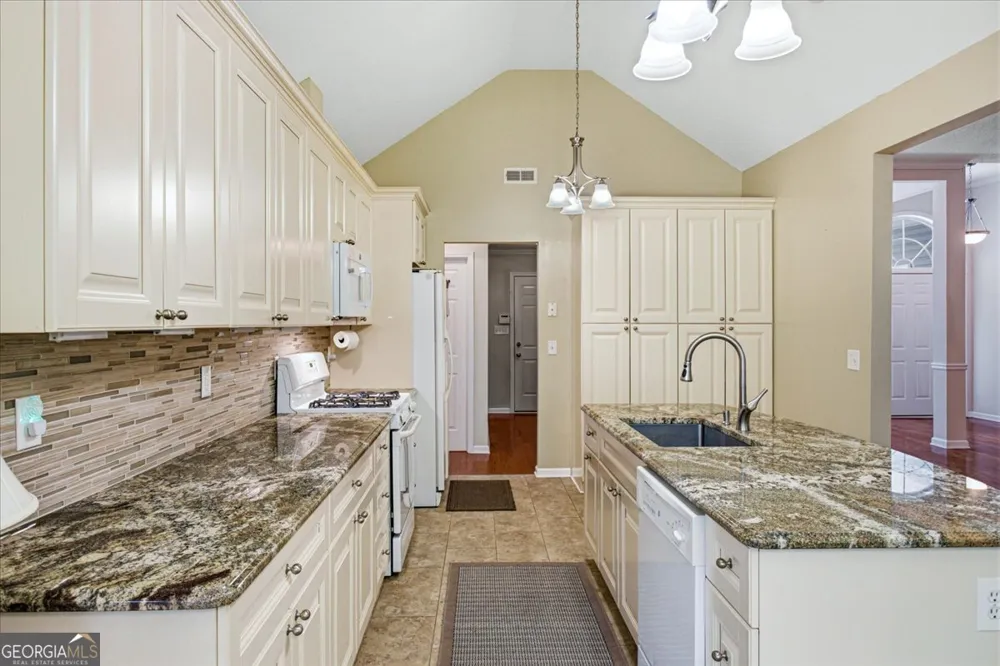 100 Avondale CIR Newnan, GA 30265