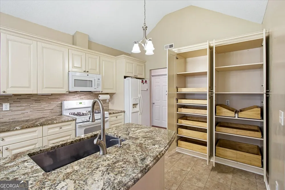 100 Avondale CIR Newnan, GA 30265