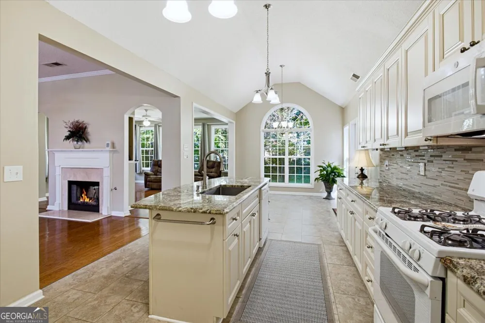 100 Avondale CIR Newnan, GA 30265