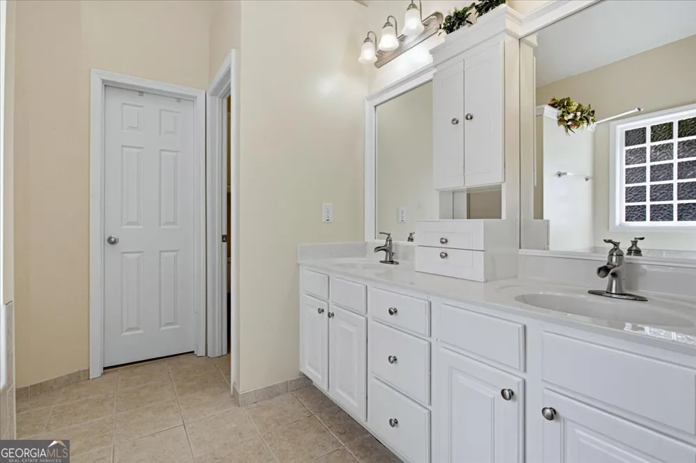 100 Avondale CIR Newnan, GA 30265
