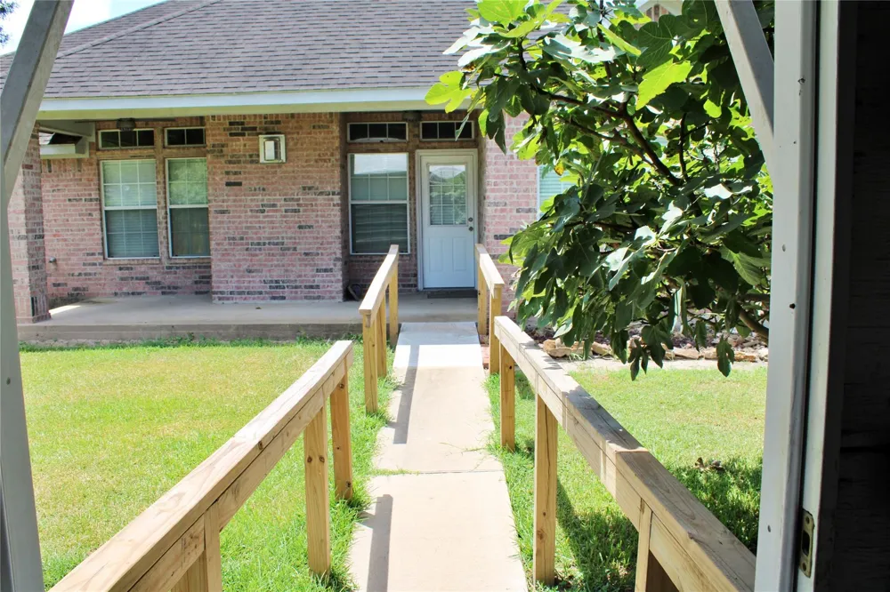 110 S River Drive Columbus, TX 78934