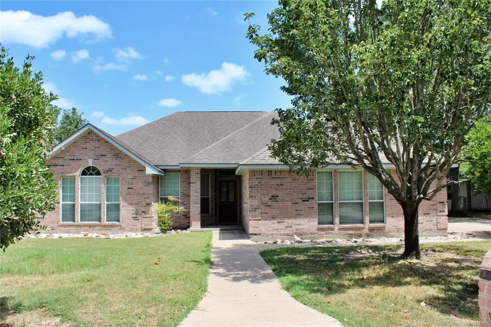 110 S River Drive Columbus, TX 78934