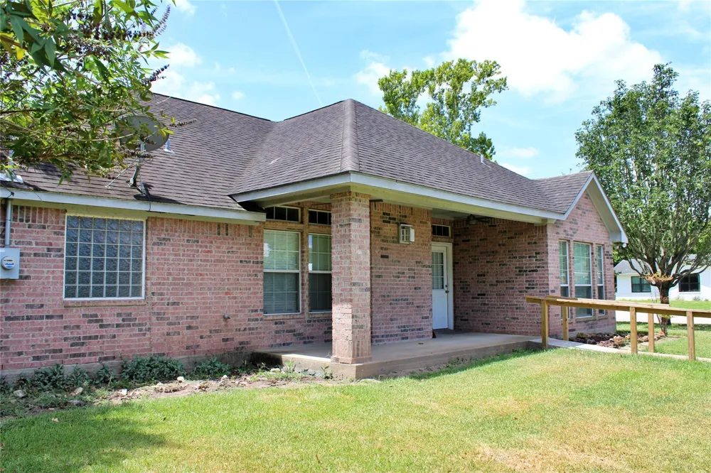 110 S River Drive Columbus, TX 78934