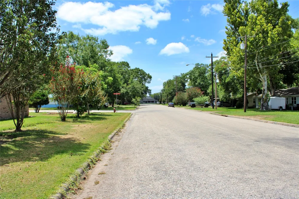 110 S River Drive Columbus, TX 78934