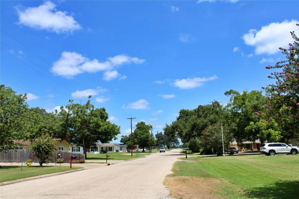 110 S River Drive Columbus, TX 78934
