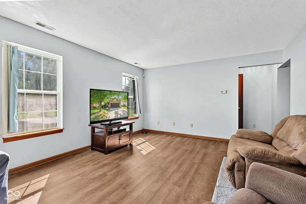 6723 Wimbledon Drive Zionsville, IN 46077