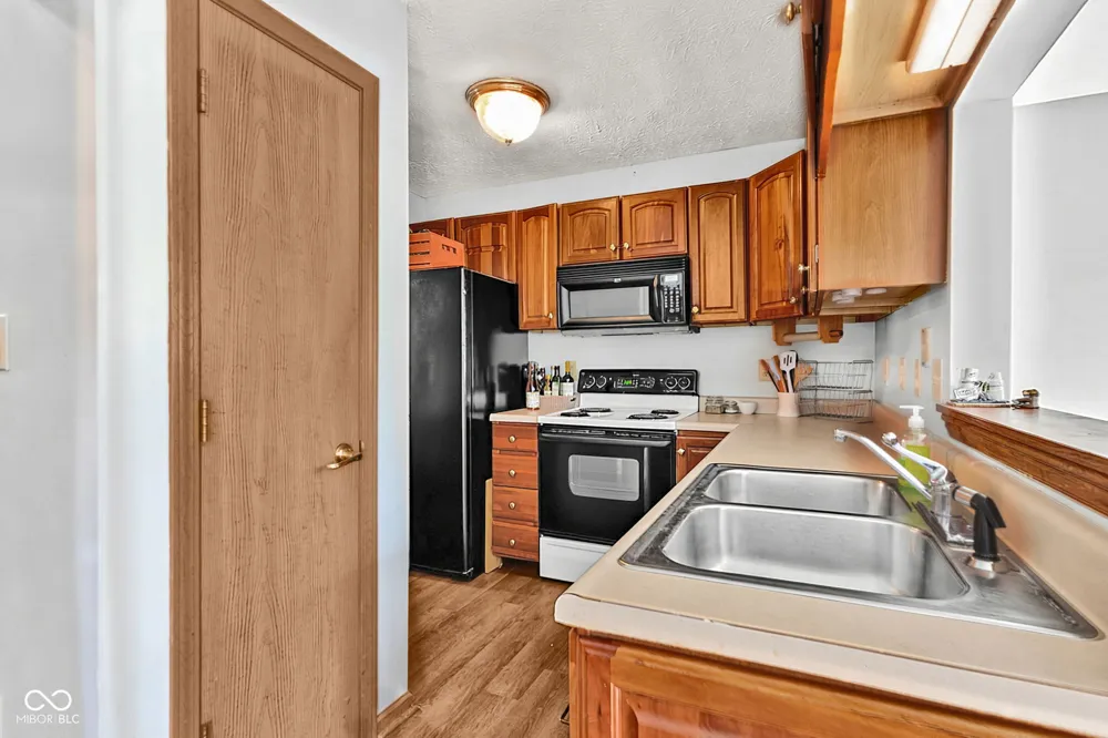 6723 Wimbledon Drive Zionsville, IN 46077