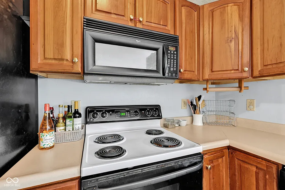 6723 Wimbledon Drive Zionsville, IN 46077
