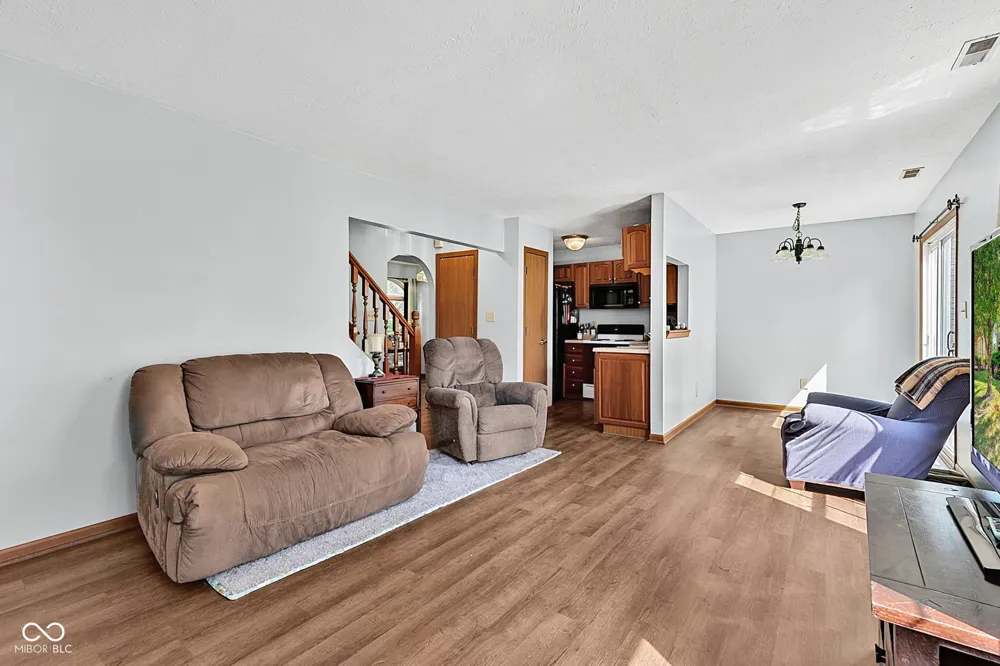 6723 Wimbledon Drive Zionsville, IN 46077