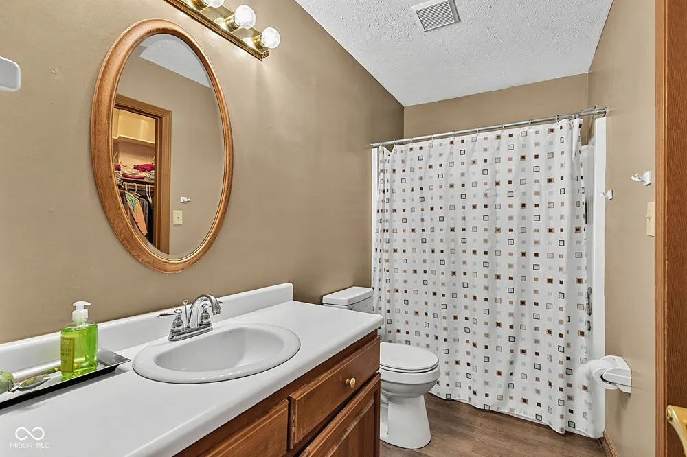 6723 Wimbledon Drive Zionsville, IN 46077