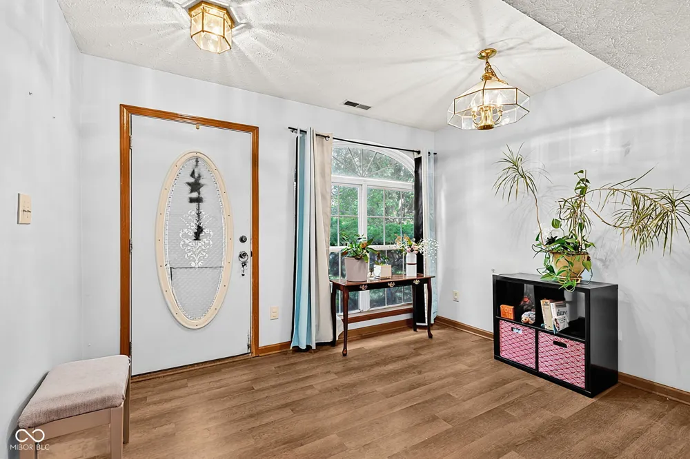 6723 Wimbledon Drive Zionsville, IN 46077