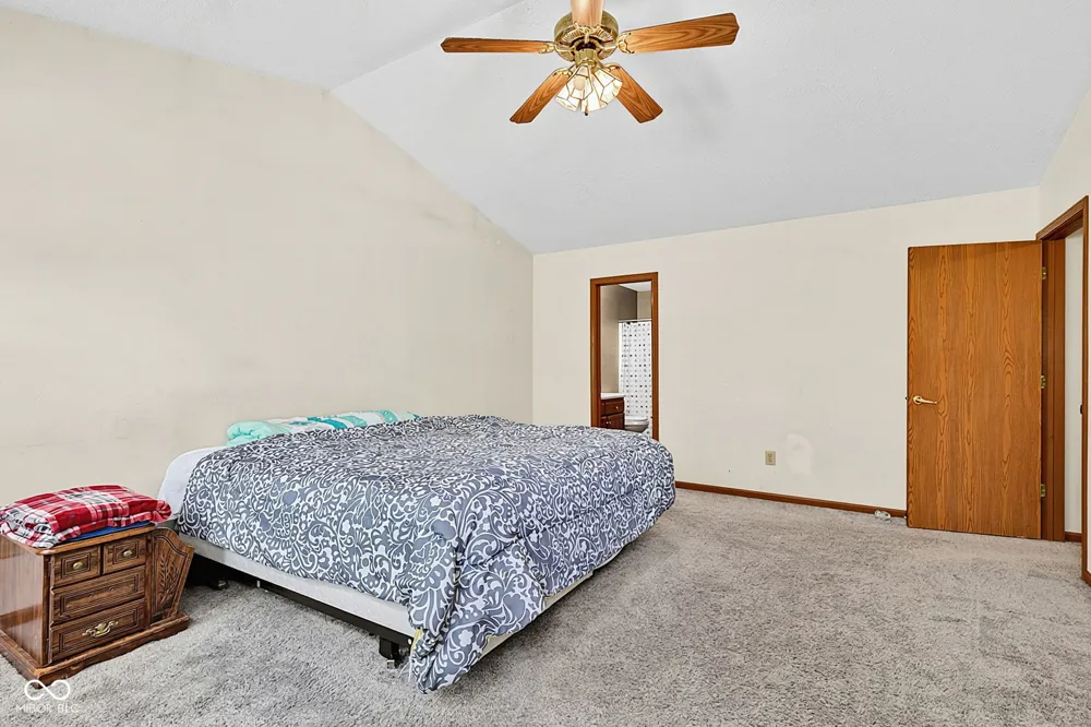 6723 Wimbledon Drive Zionsville, IN 46077