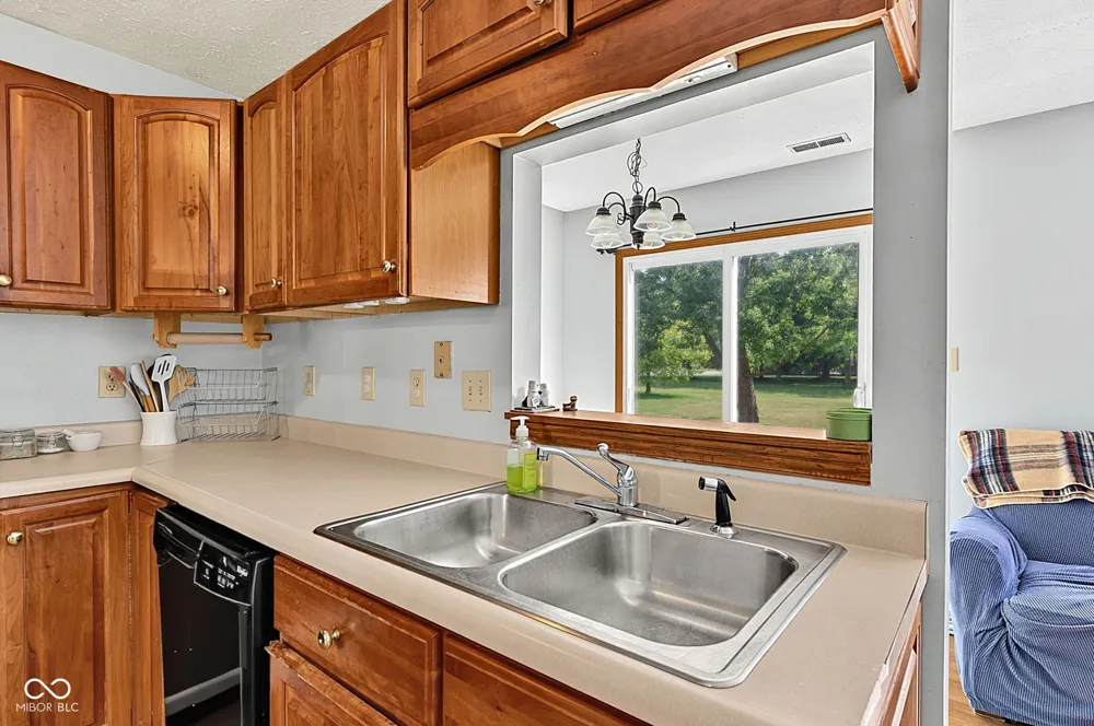 6723 Wimbledon Drive Zionsville, IN 46077