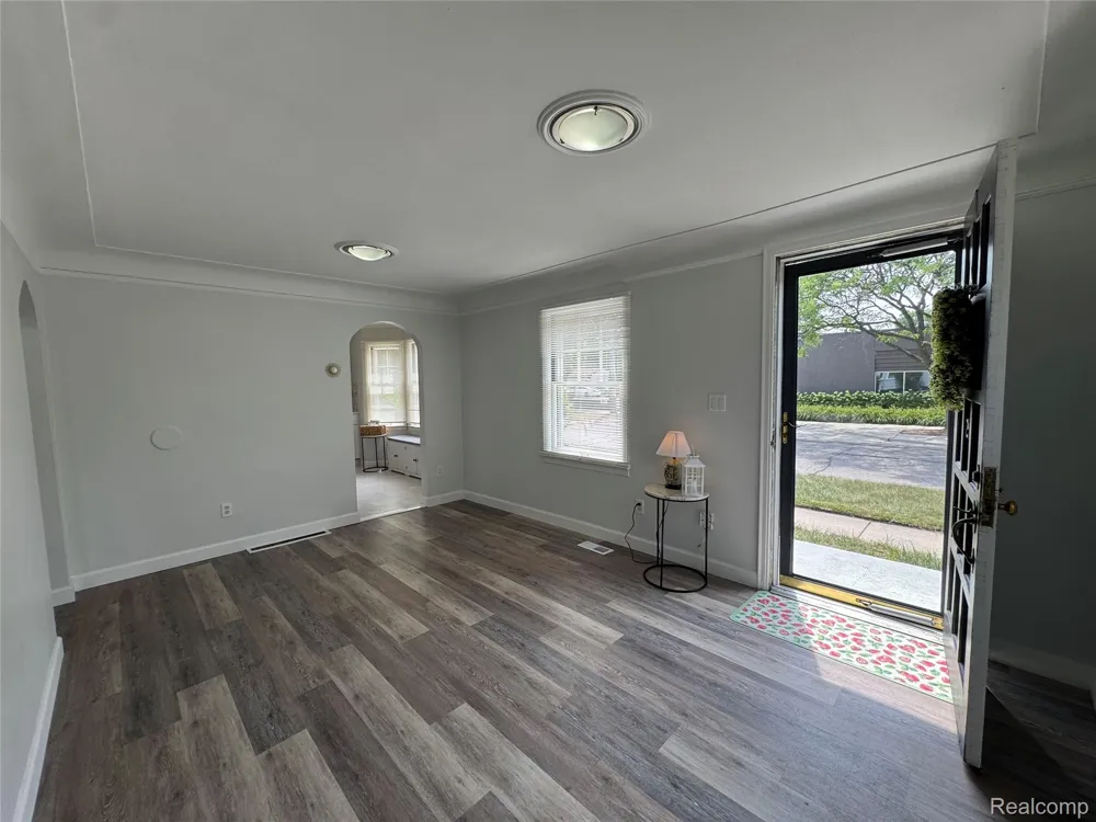 2452 Earlmont Berkley City, MI 48072