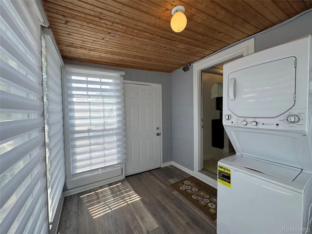 2452 Earlmont Berkley City, MI 48072