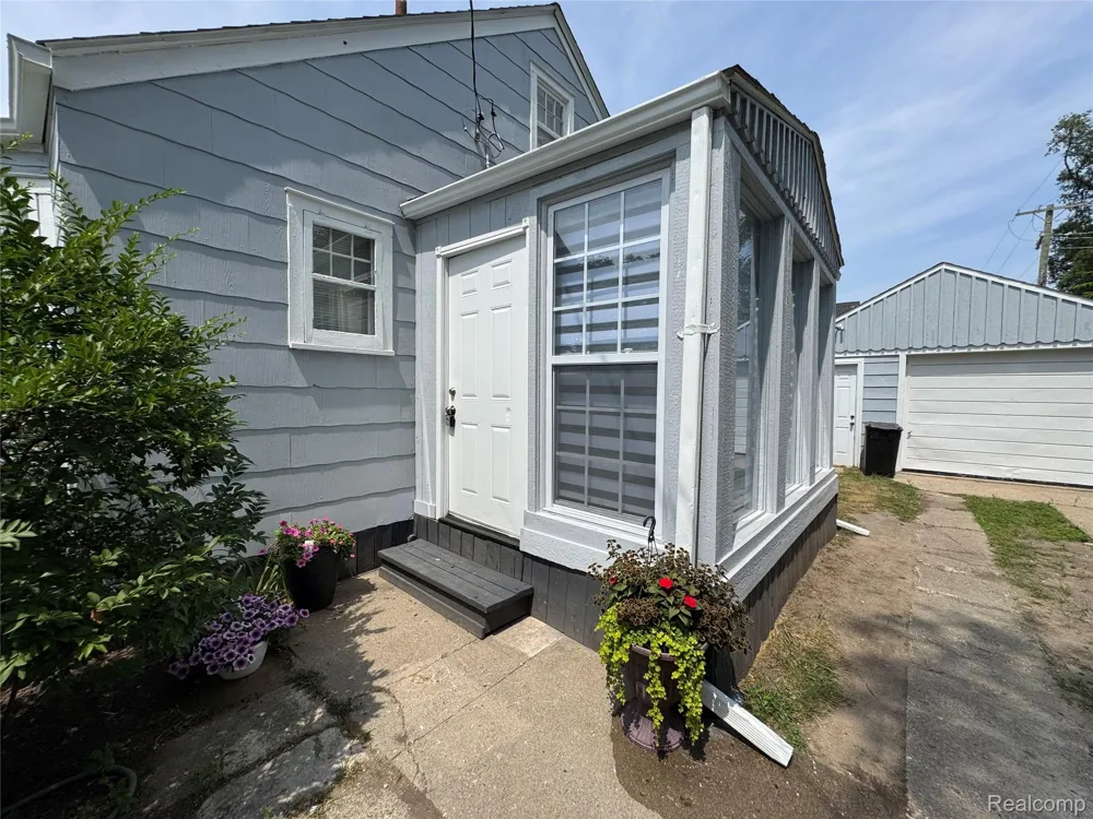2452 Earlmont Berkley City, MI 48072
