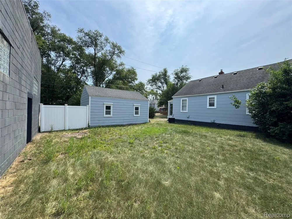 2452 Earlmont Berkley City, MI 48072