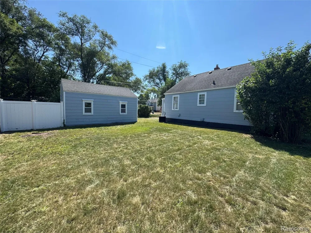 2452 Earlmont Berkley City, MI 48072