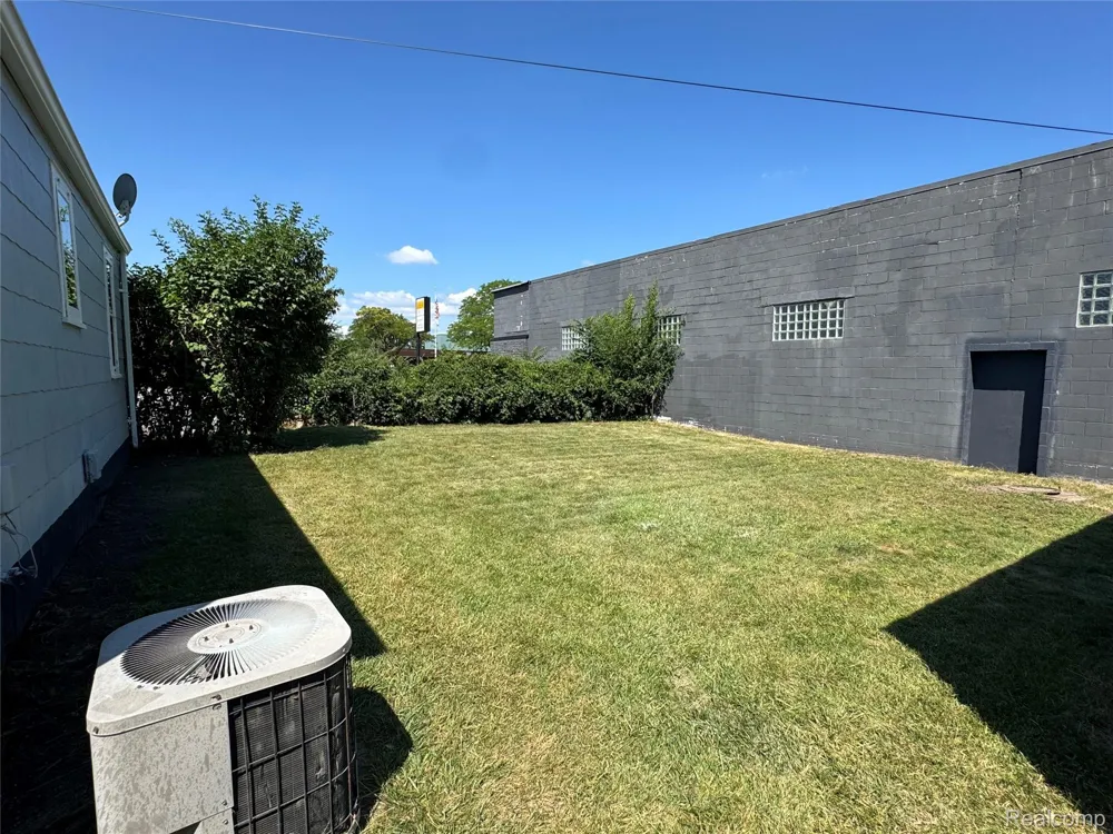 2452 Earlmont Berkley City, MI 48072