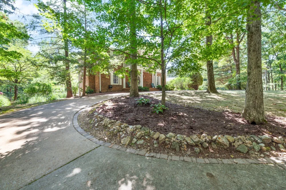 7422 Indian Creek Rd Mc Ewen, TN 37101