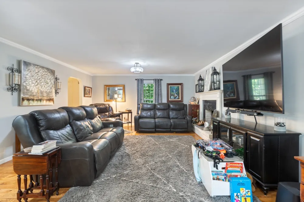 7422 Indian Creek Rd Mc Ewen, TN 37101