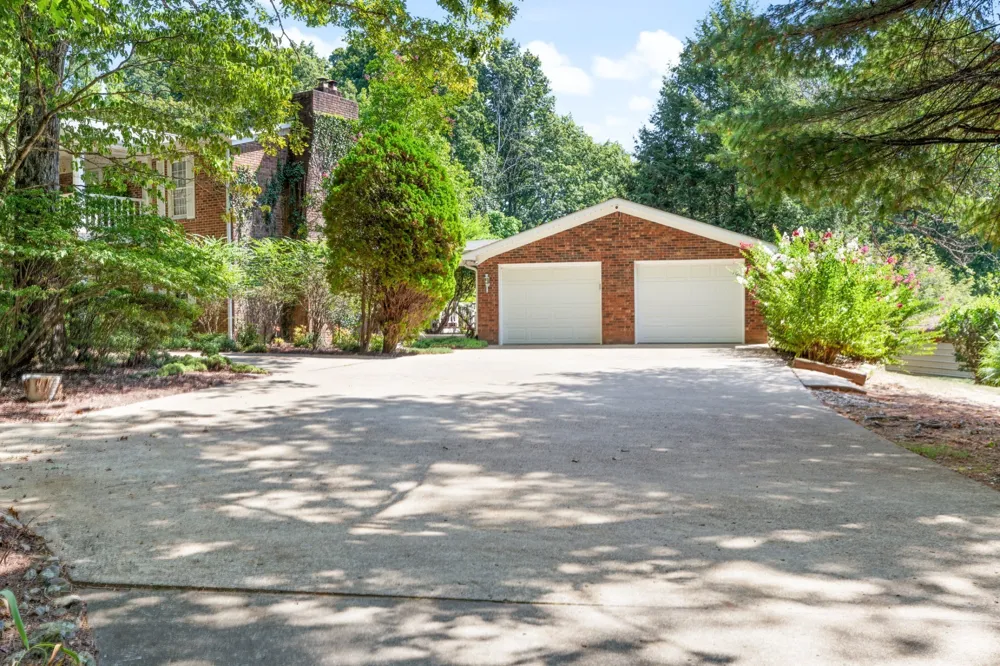 7422 Indian Creek Rd Mc Ewen, TN 37101