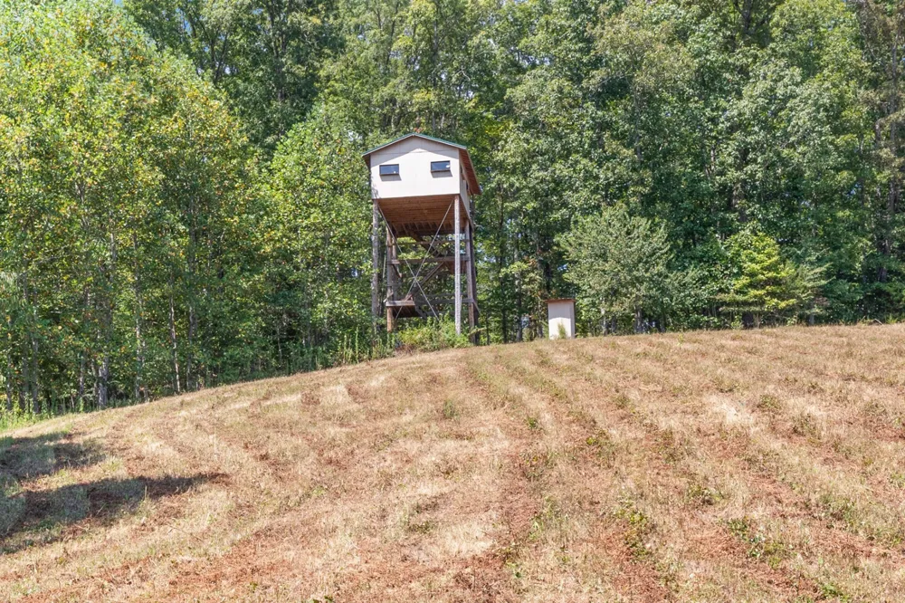 7422 Indian Creek Rd Mc Ewen, TN 37101
