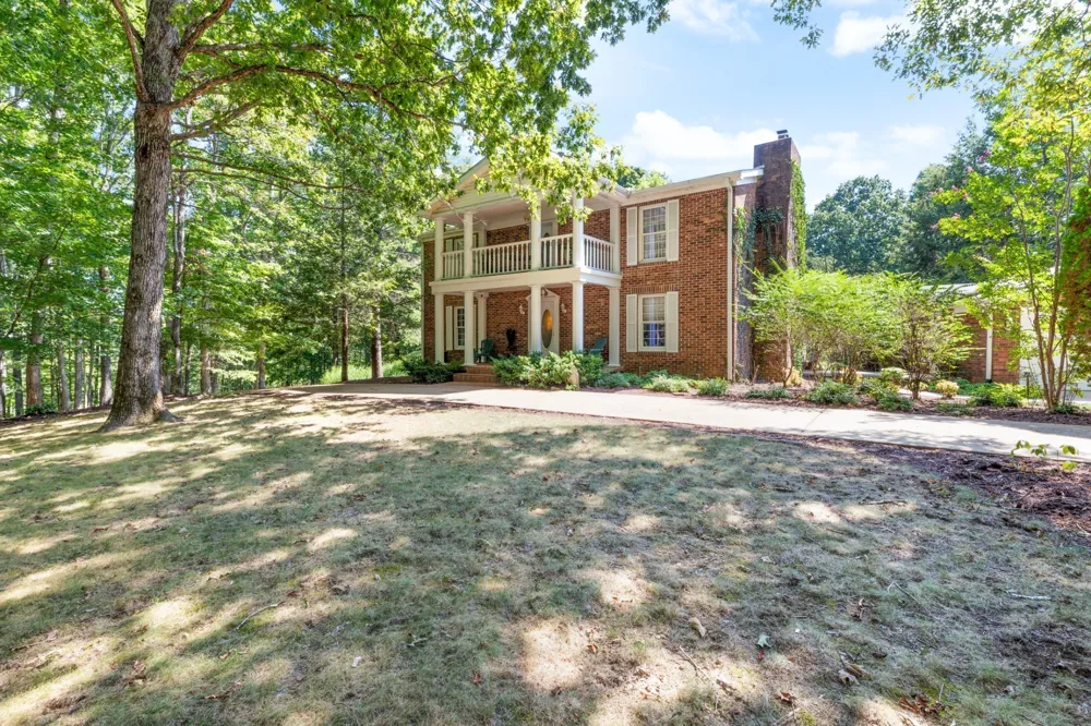 7422 Indian Creek Rd Mc Ewen, TN 37101