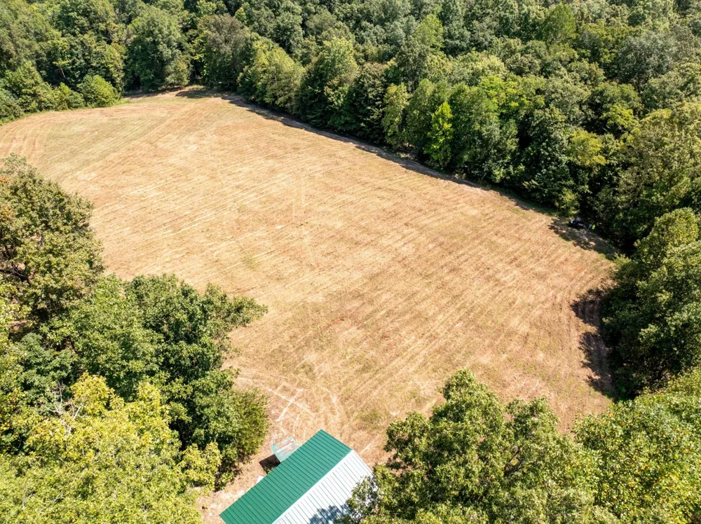 7422 Indian Creek Rd Mc Ewen, TN 37101