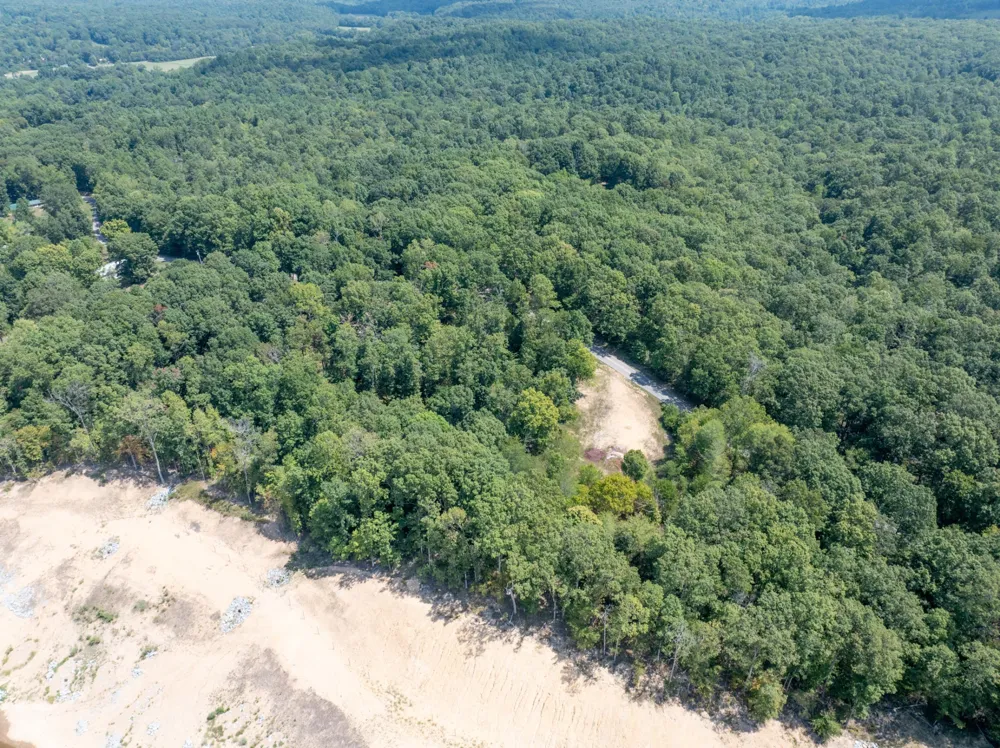 7422 Indian Creek Rd Mc Ewen, TN 37101