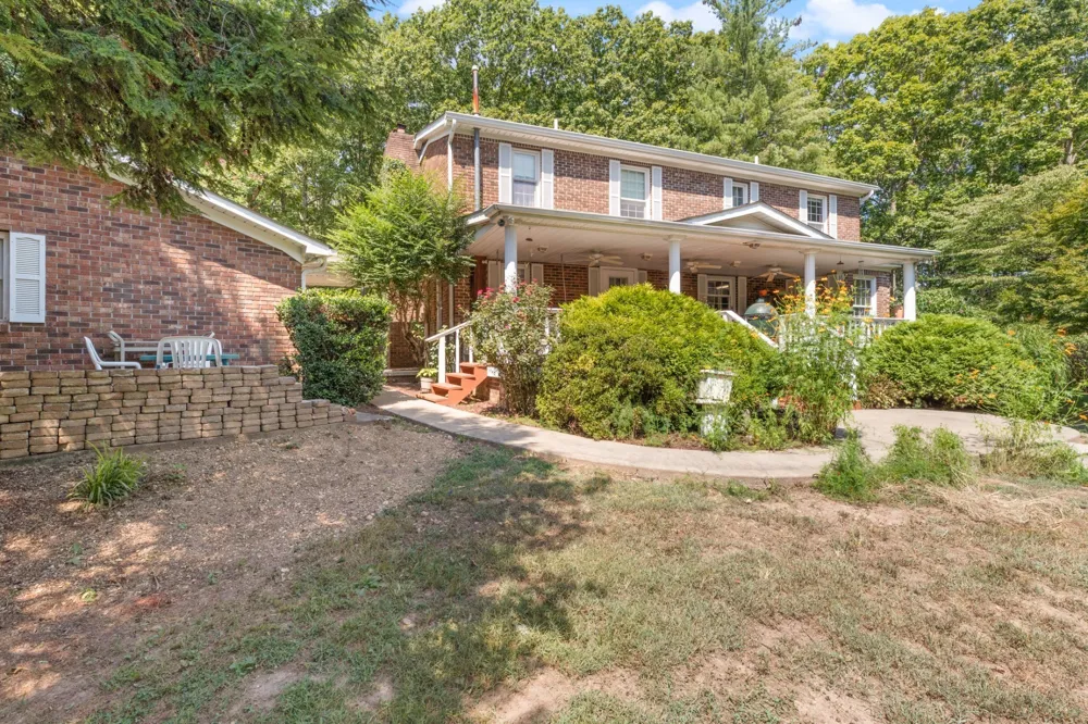 7422 Indian Creek Rd Mc Ewen, TN 37101