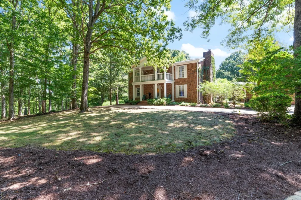 7422 Indian Creek Rd Mc Ewen, TN 37101