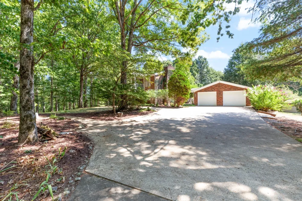 7422 Indian Creek Rd Mc Ewen, TN 37101
