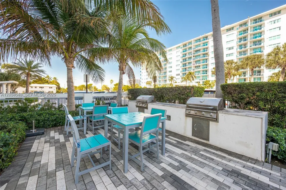 7501 E Treasure Dr #7H North Bay Village, FL 33141