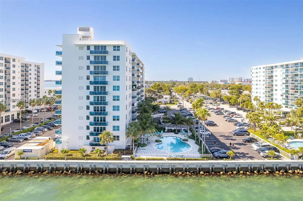 7501 E Treasure Dr #7H North Bay Village, FL 33141