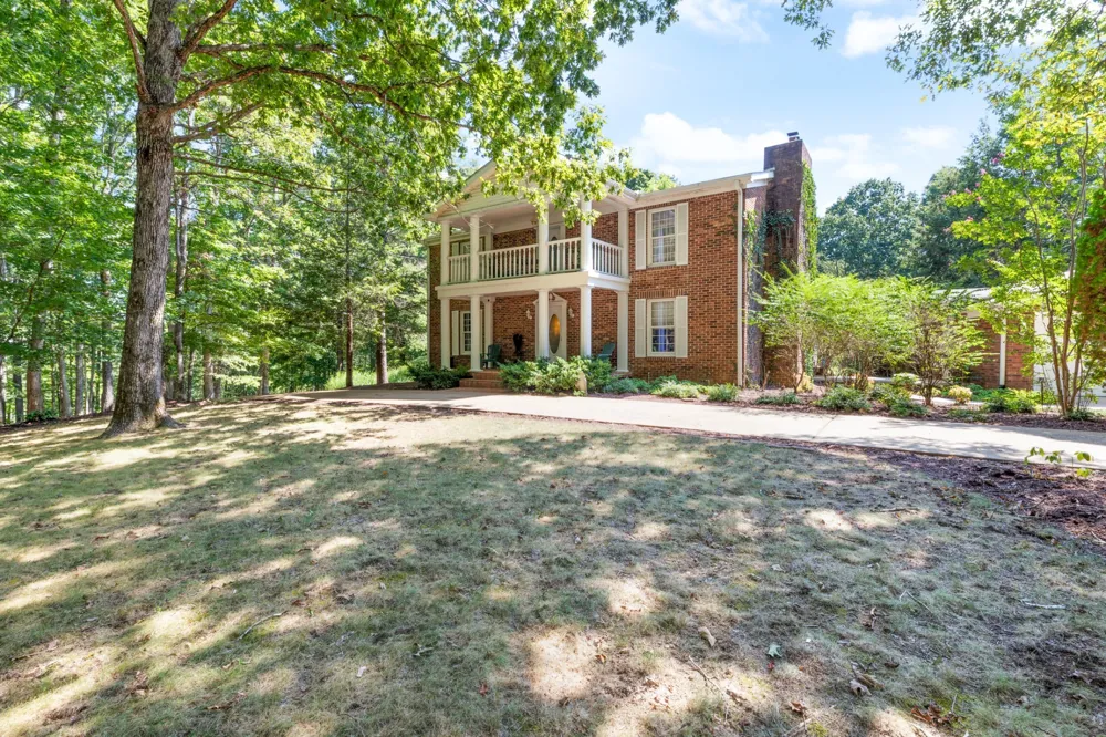 7422 Indian Creek Rd Mc Ewen, TN 37101