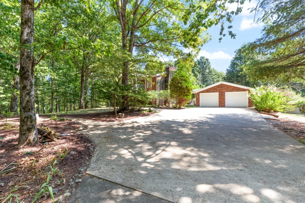 7422 Indian Creek Rd Mc Ewen, TN 37101