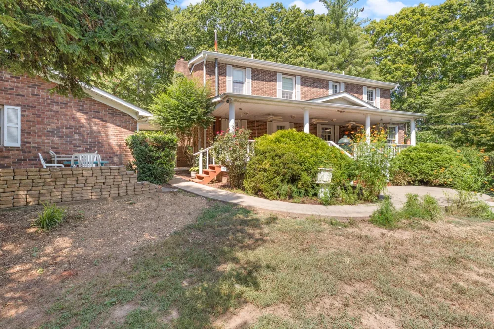 7422 Indian Creek Rd Mc Ewen, TN 37101