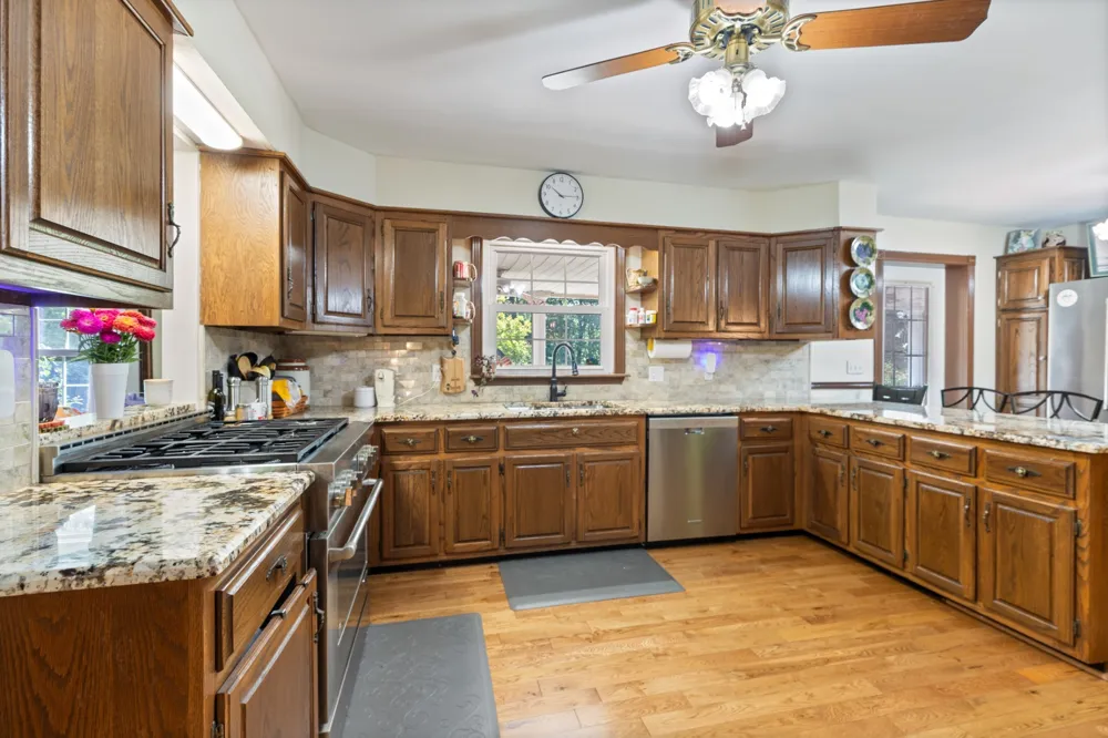 7422 Indian Creek Rd Mc Ewen, TN 37101