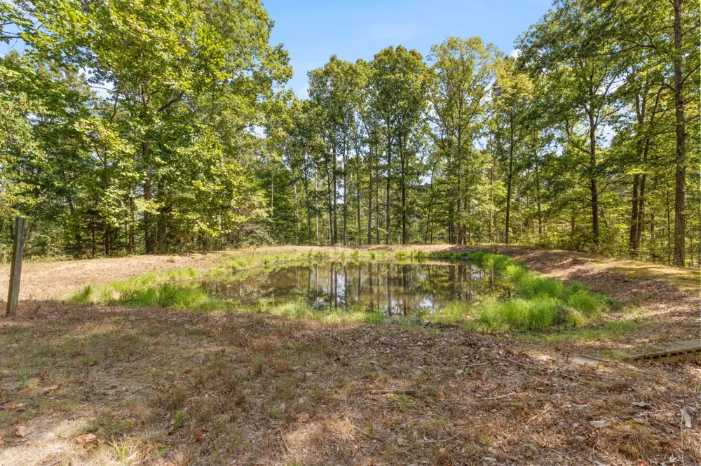 7422 Indian Creek Rd Mc Ewen, TN 37101