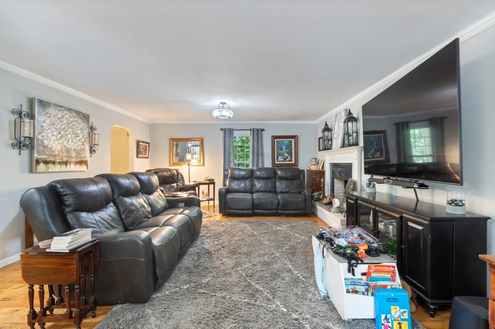 7422 Indian Creek Rd Mc Ewen, TN 37101