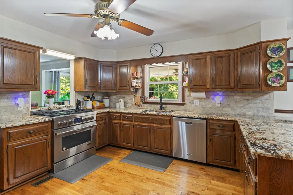 7422 Indian Creek Rd Mc Ewen, TN 37101