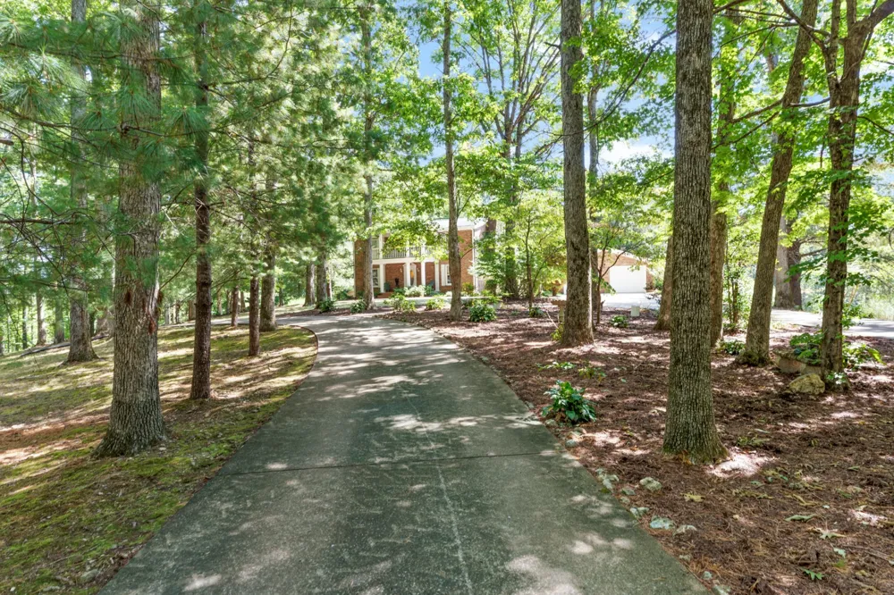 7422 Indian Creek Rd Mc Ewen, TN 37101