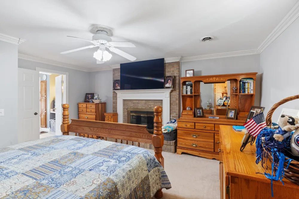 7422 Indian Creek Rd Mc Ewen, TN 37101