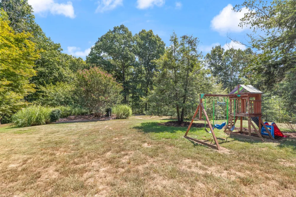 7422 Indian Creek Rd Mc Ewen, TN 37101