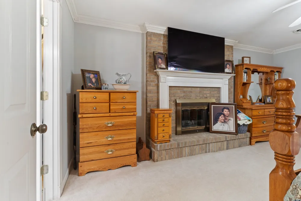 7422 Indian Creek Rd Mc Ewen, TN 37101
