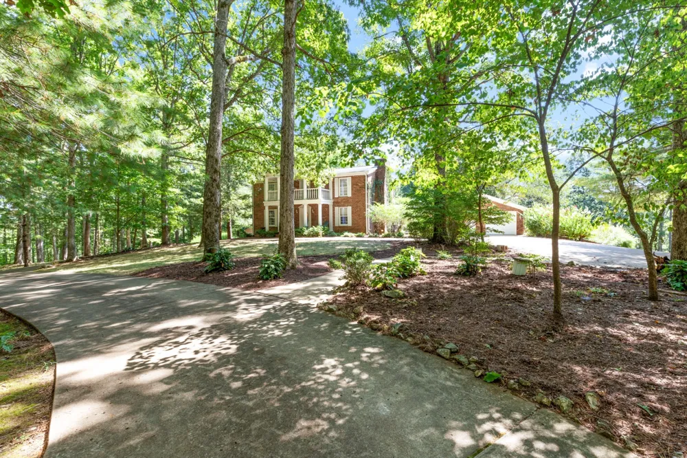 7422 Indian Creek Rd Mc Ewen, TN 37101